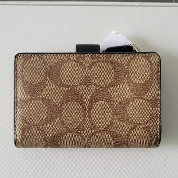 NWT $89 *NEW* Medium Corner Zip Wallet In Signature C - Picture 3 of 9